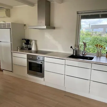 House With Sea View, Private Area, Garden, 3 Bedrooms, Free Wifi And Parking Semesterbostad *