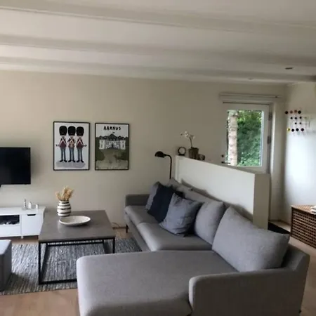 House With Sea View, Private Area, Garden, 3 Bedrooms, Free Wifi And Parking Egå